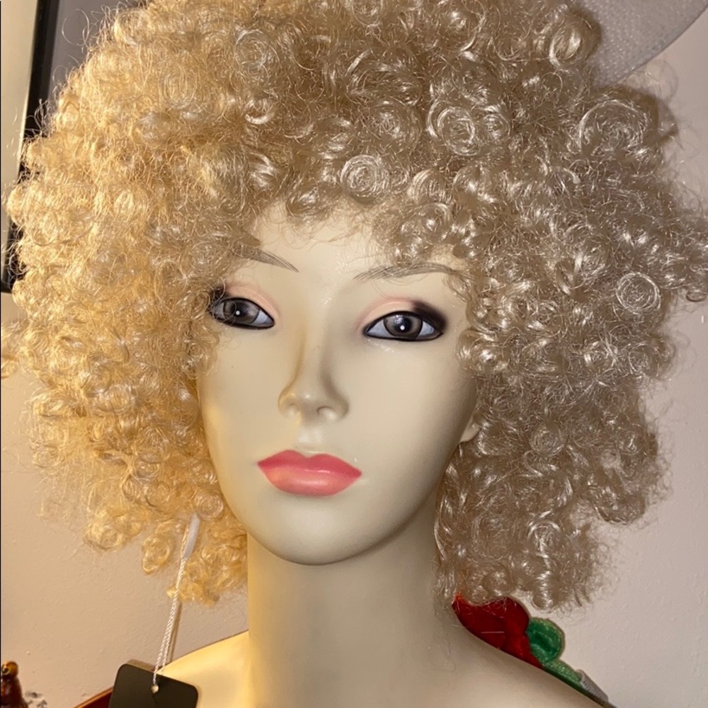AISI Hair were your Beaty is glory NWT curly style